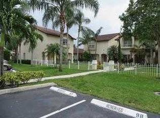 10878 NW 8th St, Pembroke Pines, FL 33026