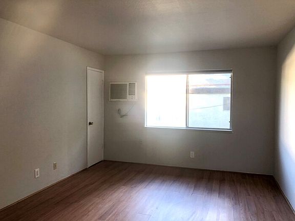 4th image of 2615 D St APT 6