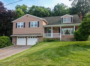 19 McKinley Dr, Rockaway, NJ 07866