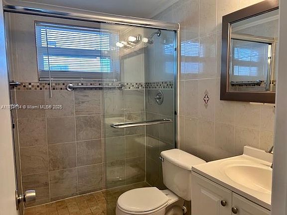 5th image of 5050 Bayview Dr APT 20