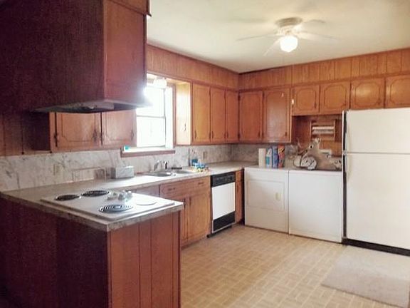 3rd image of 131 Wood St