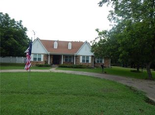 1103 Maple St, Honey Grove, TX 75446