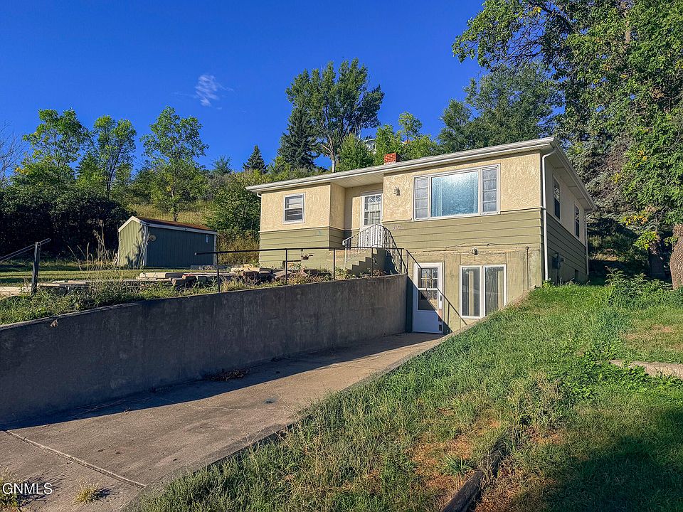 1st image of 407 7th Ave NW