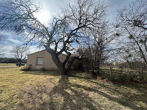 4th image of 1404 Park Dr