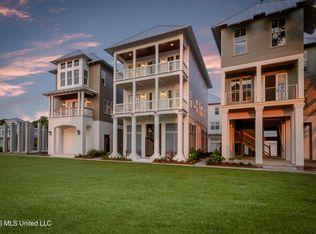 104 S Beach Dr, Ocean Springs, MS 39564
