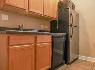 1739 W Addison St APT 1F, Chicago, IL 60613