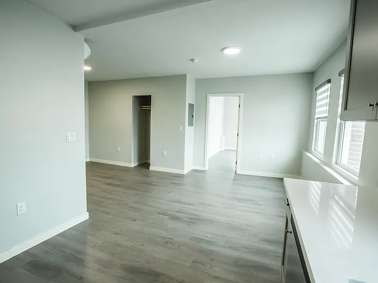 Grand View Apartments — Photo 23