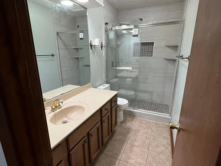 12125 Pleasant Tree Dr — Photo 18