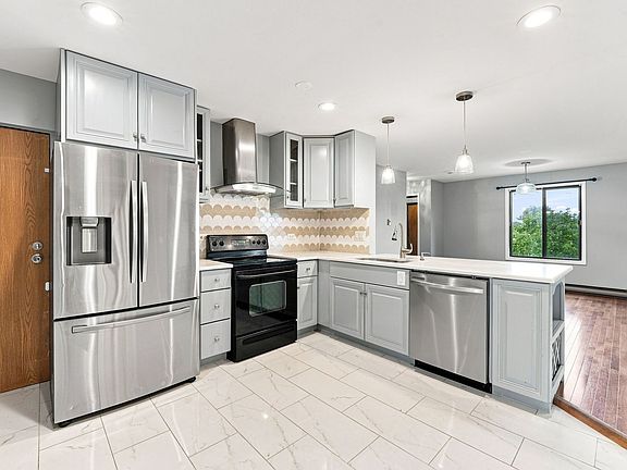 3rd image of 700 N Briar Hill Ln APT 5