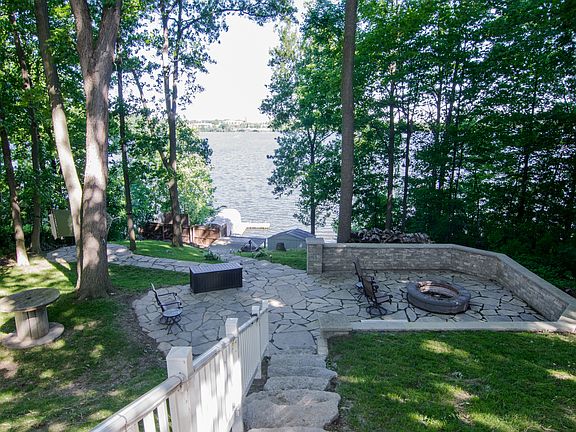 3rd image of 7997 Lake Crest Dr