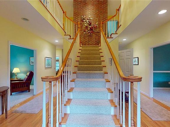 2nd image of 7011 Highview Dr