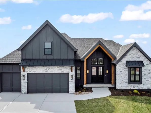 1812 NE Lashbrook Cir, Lees Summit, MO 64086