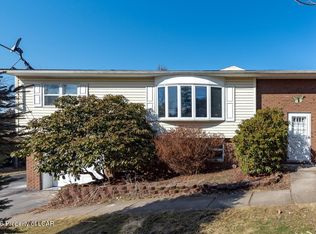 1 Sycamore Rd, Mountain Top, PA 18707