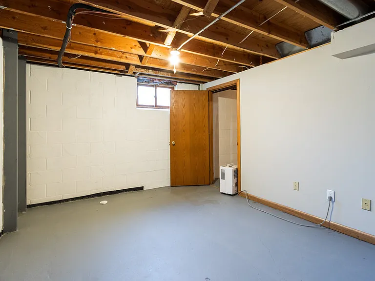 7146 S 38th St — Photo 16