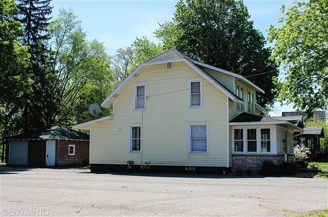 2nd image of 702 N Front St