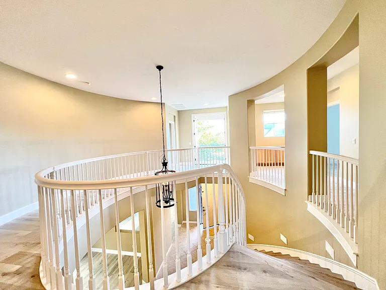 1578 Glencrest Dr — Photo 11