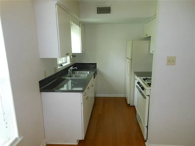 2516 Enfield Rd #202 — Photo 6