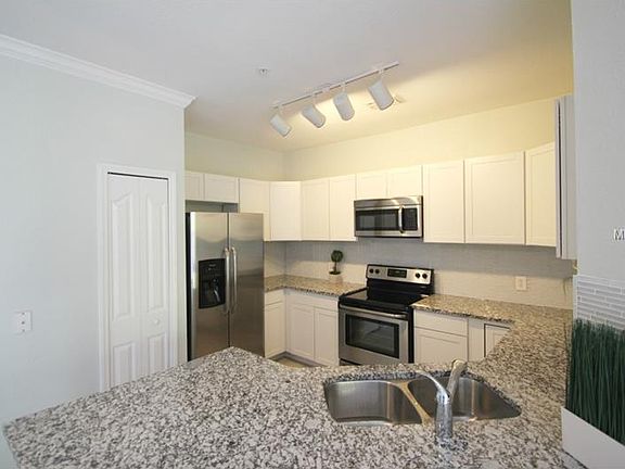 3rd image of 6119 Metrowest Blvd Unit 110