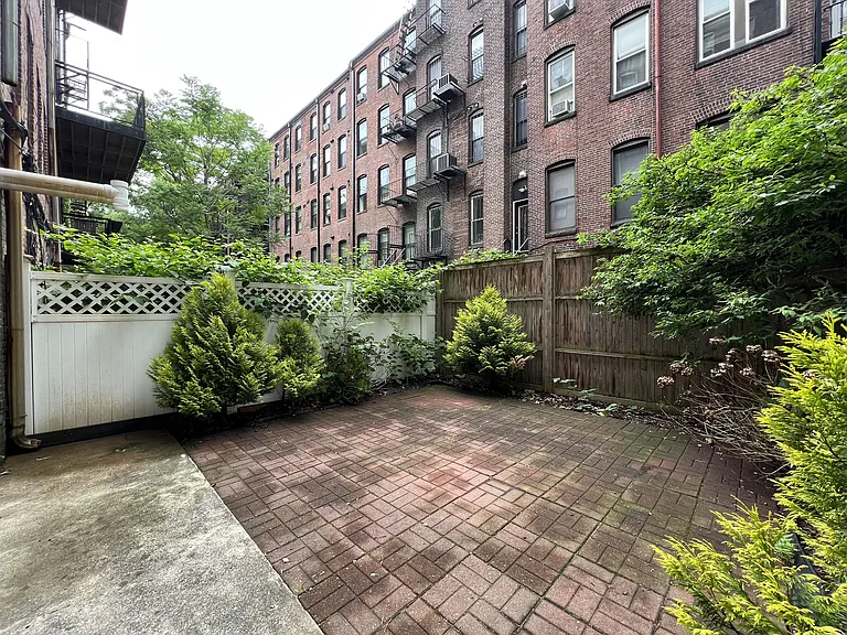 24 Isabella St #B — Photo 8
