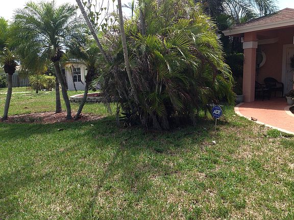 4th image of 812 SE 14th Ct