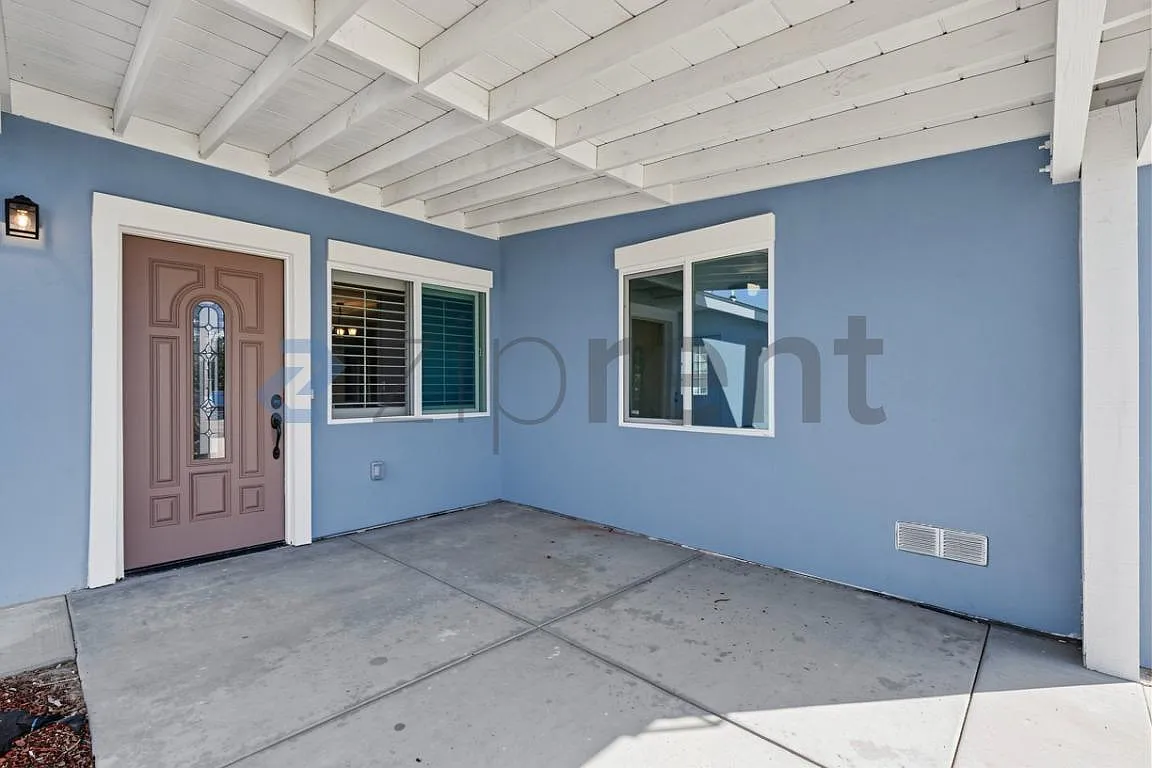 3 bed, 1072 sqft, $4,200 — Photo 4