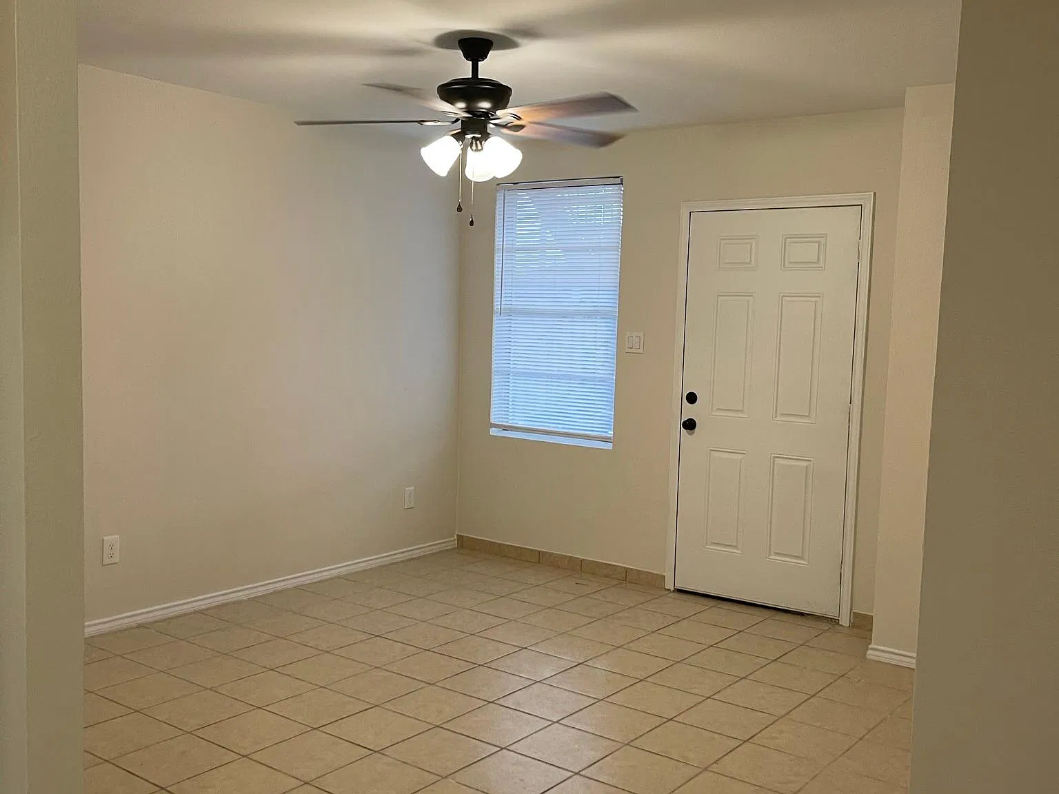 2 bed, 850 sqft, $850 — Photo 2