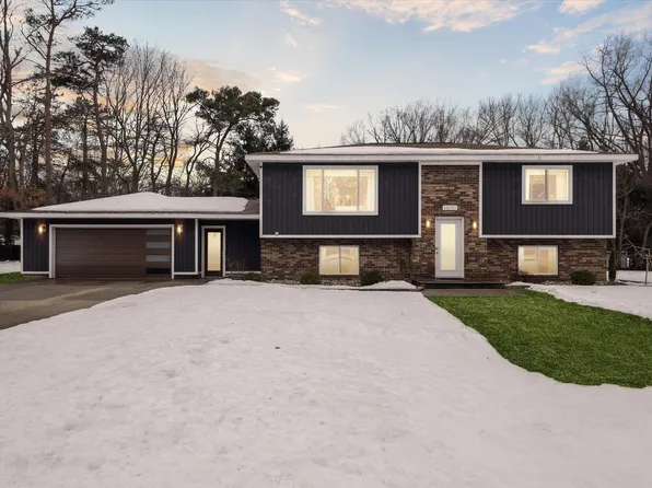 14081 Luckett Ln, Grand Haven, MI 49417