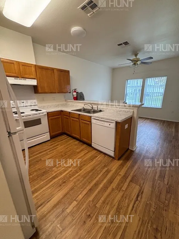 3 bed, 2.5 bath, 1609 sqft, $1,900 — Photo 3