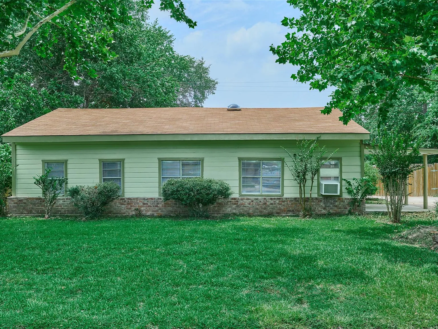 3 bed, 2.0 bath, 1261 sqft, $1,625 — Photo 2