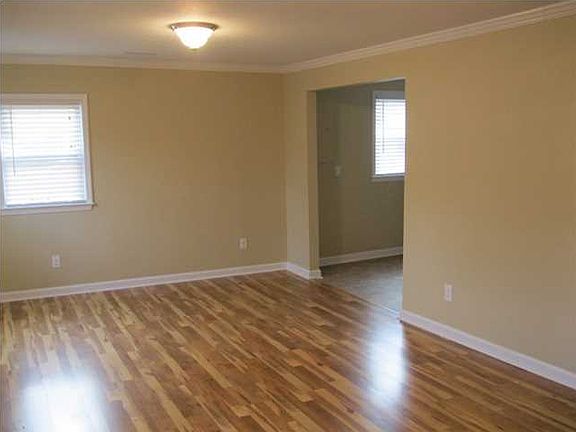 3rd image of 1735 Southernwood Dr