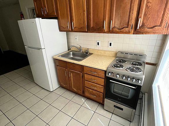 4th image of 48 Main St #23