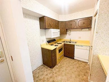 3107 Garnette Dr APT B7, Bridgeton, MO 63044 | Zillow