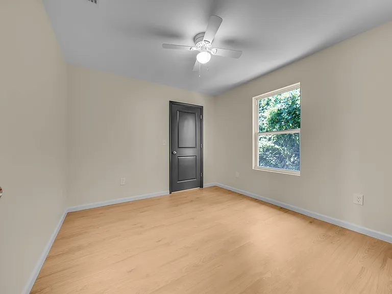 122 N East Ave #C — Photo 14