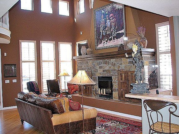 Great Room with Mountain views!