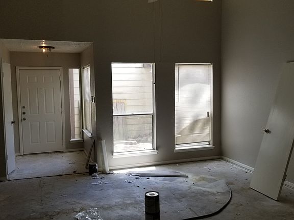 4th image of 6907 Foxmont Ln