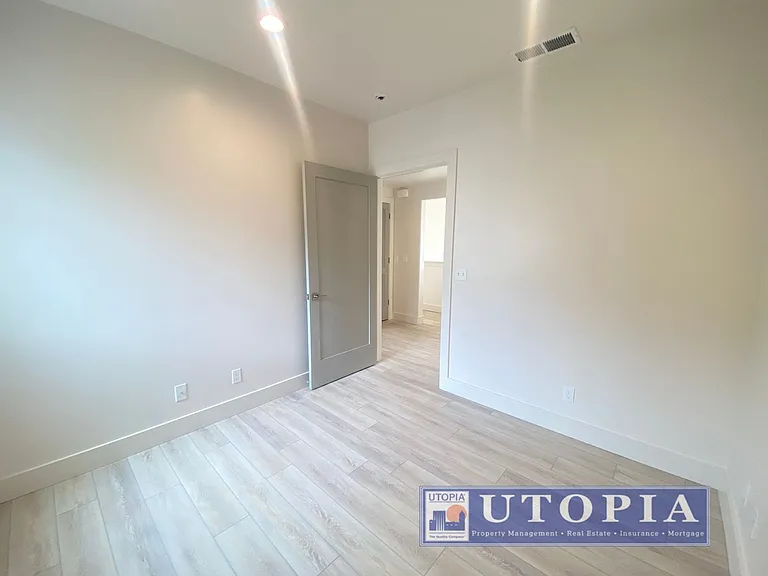 448 May Ave #4 — Photo 11