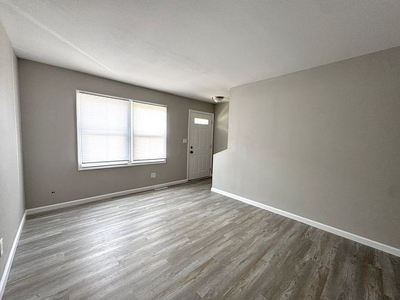 5th image of 3224 Sablewood Dr APT 2