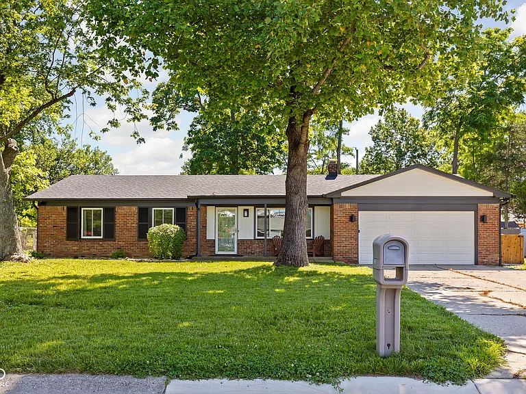 10605 Penn Dr — Photo 1