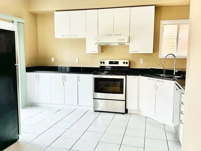 19 Fairlawn Ave — Photo 4
