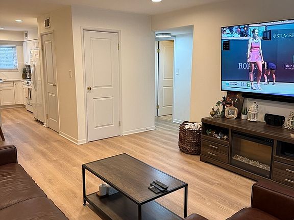 4th image of 9456 Bay Colony Dr APT 2N