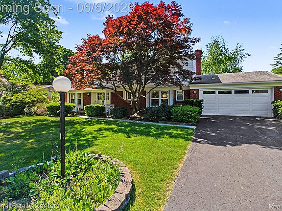 3rd image of 5535 Pembury Ln
