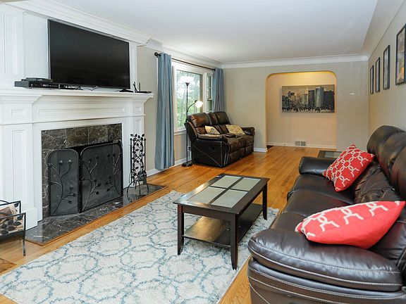 4th image of 2515 Crest Dr