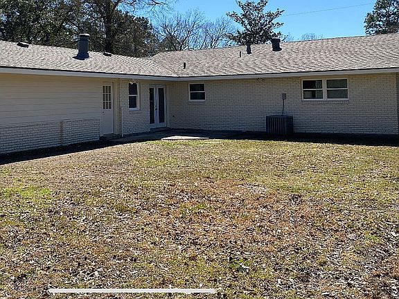 3rd image of 609 Cambridge Dr