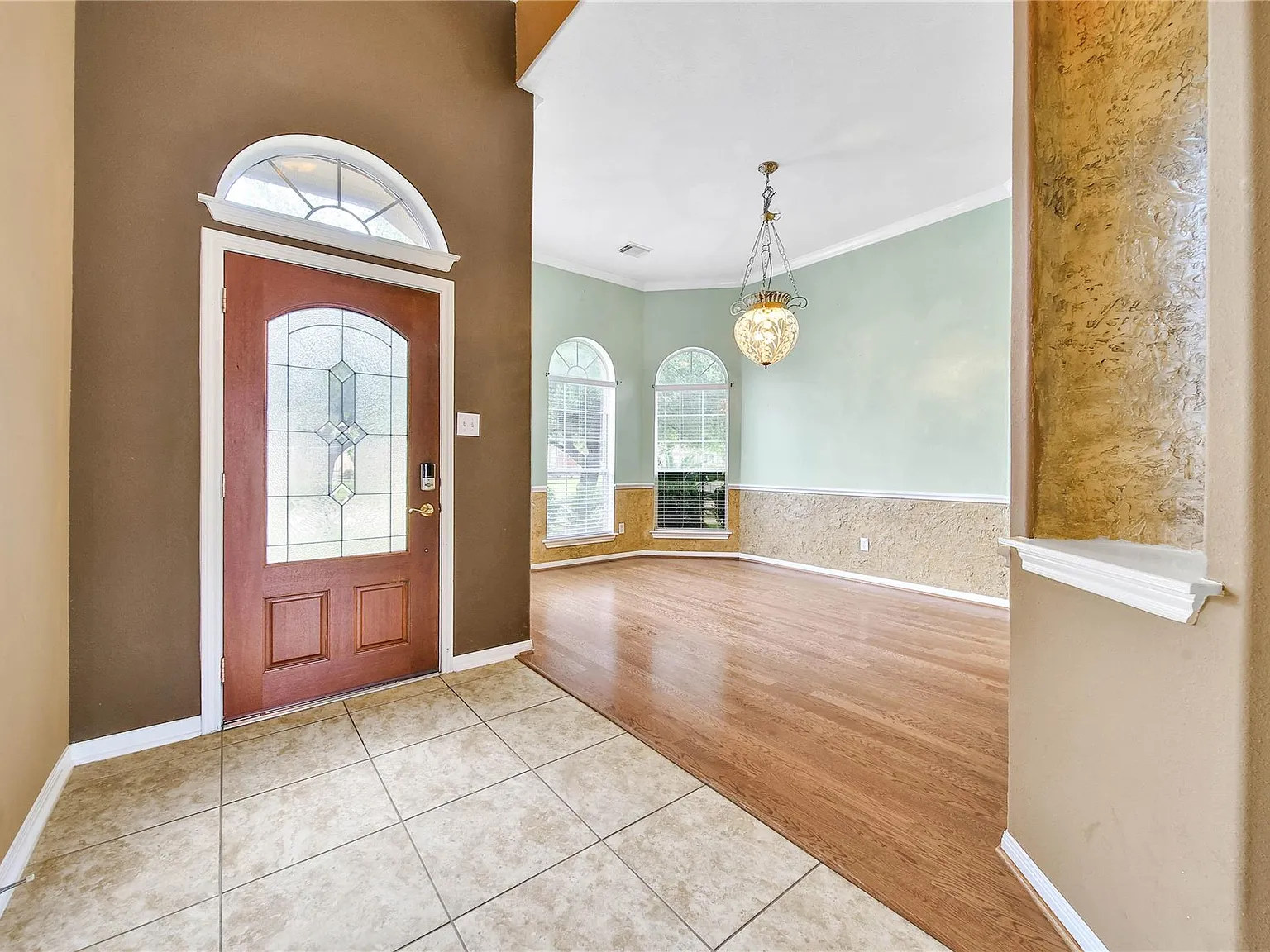 3 bed, 2.5 bath, 2351 sqft, $2,300 — Photo 4