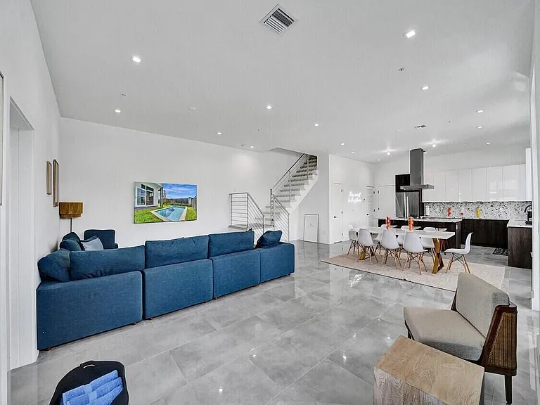 1220 NE 15th Ave — Photo 14