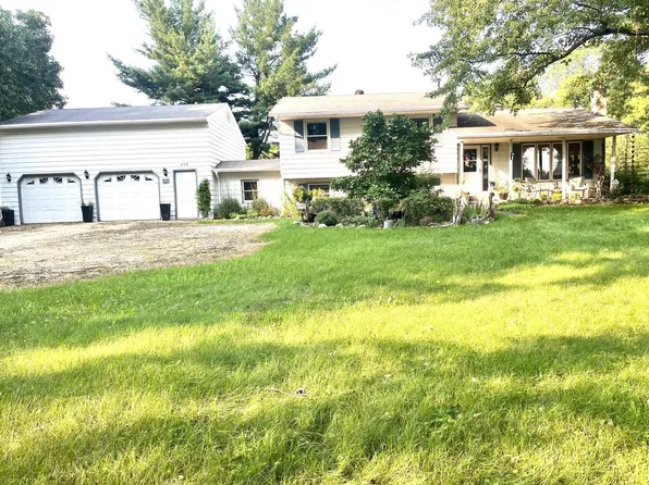 208 1st St, Rio, WI 53960