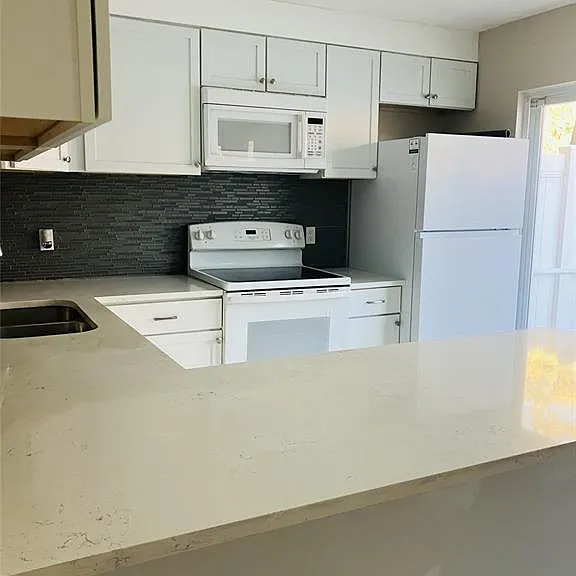 7546 Hazelcrest Dr — Photo 17
