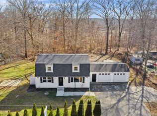 5 Oakwood Ln, Clinton, CT 06413