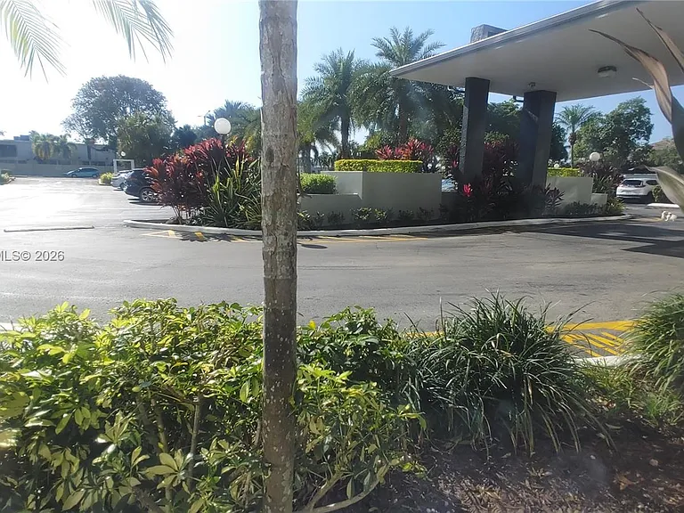1000 Parkview Dr #125 — Photo 26