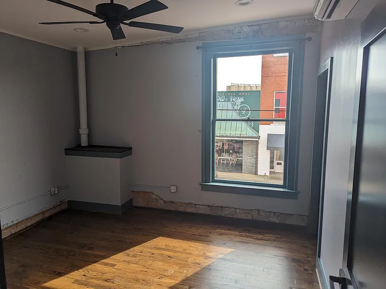 28 E 1st St #B — Photo 5